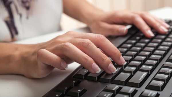 Kết nối với bàn phím ngoài và thử lại thao tác