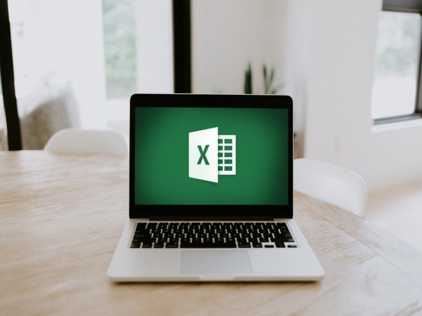 Đóng hoàn toàn Excel và khởi động lại máy tính