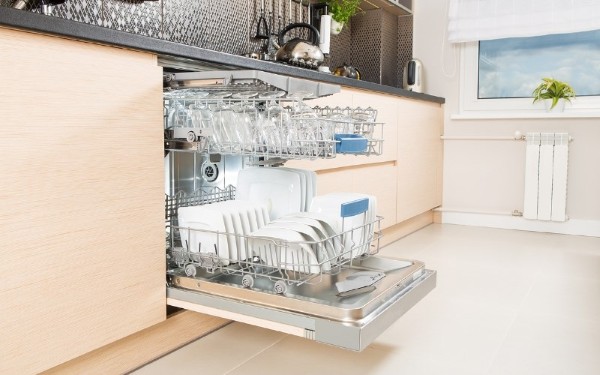 Máy rửa bát bán âm tiết kiệm diện tích và gọn gàng