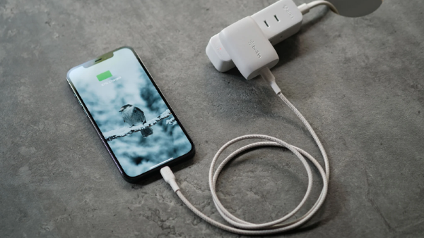 Bộ sạc và cáp kết nối