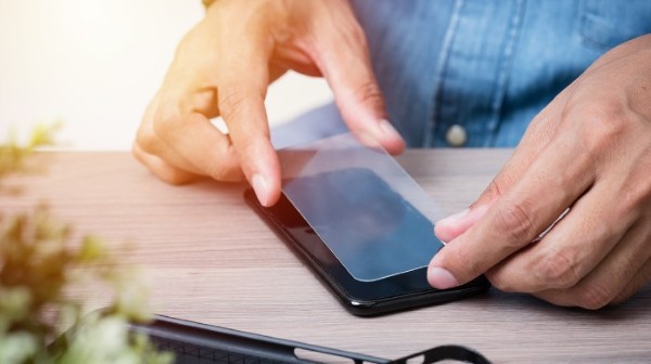 Lớp dán chất lượng giúp bảo vệ kỹ lưỡng điện thoại