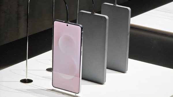 Galaxy S25 Edge sở hữu tấm nền Dynamic AMOLED 2X dạng phẳng