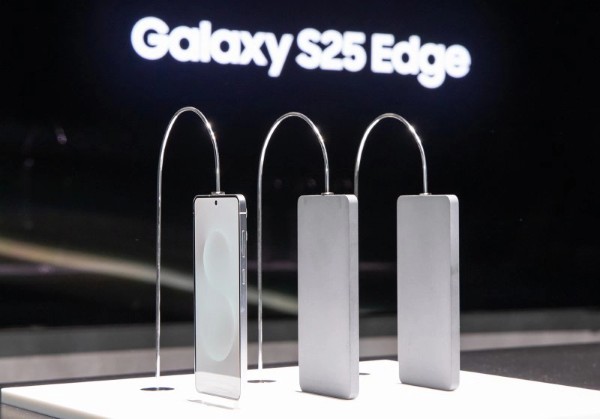 Galaxy S25 Edge sở hữu viên pin 3.900mAh, sạc nhanh có dây 25W, sạc không dây 15W 