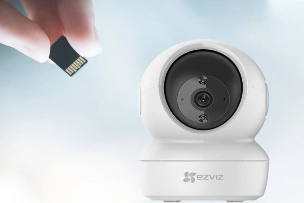 Lắp thẻ nhớ sai chiều hoặc thẻ không khớp hoàn toàn