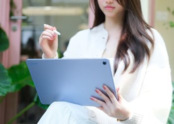 Trên tay Samsung Galaxy Tab S10 FE