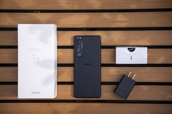 Tiến hành kiểm tra số IMEI có trên vỏ máy, hộp máy