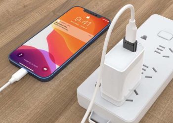 Hãy sử dụng ổ điện trực tiếp để sạc điện thoại nhanh hơn