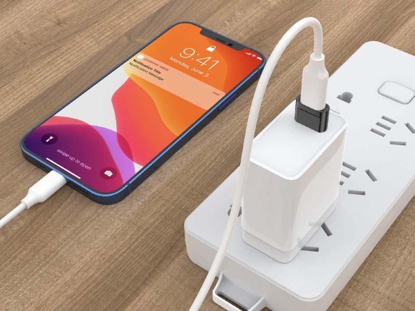 Hãy sử dụng ổ điện trực tiếp để sạc điện thoại nhanh hơn