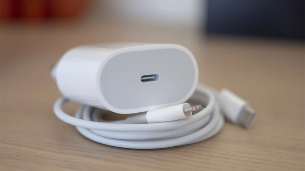 Thay dây cáp mới để đảm bảo an toàn khi sạc iPhone
