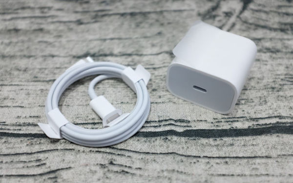 Nên sử dụng bộ sạc chính hãng từ Apple cung cấp