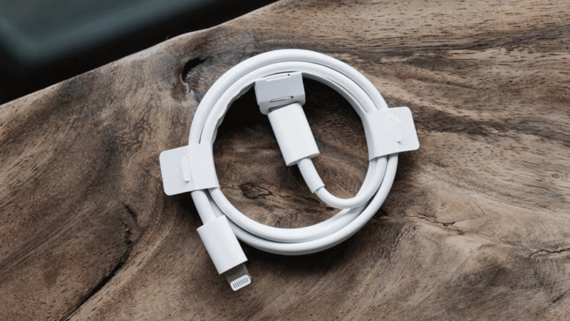 Cáp sạc dùng để truyền điện năng từ nguồn vào thiết bị