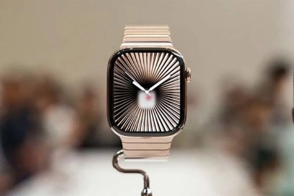 Apple Watch Series 10 Viền Titan Cellular 42mm Dây Cao Su S/M