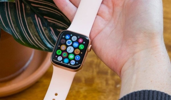 Apple Watch SE (2023) GPS 40mm Sport Band S/M