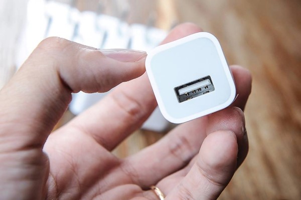 Mang điện thoại đến trung tâm bảo hành uy tín