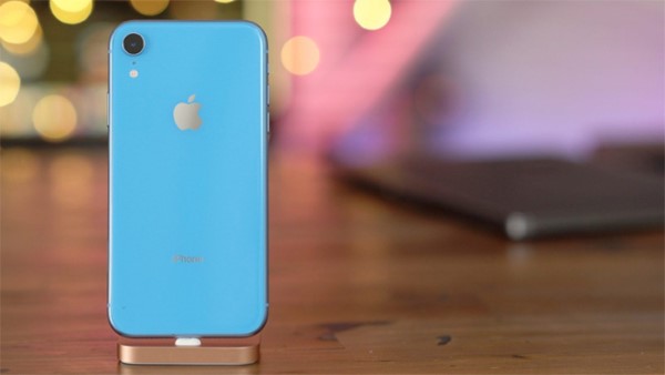 iPhone XR gây ấn tượng bởi thời lượng pin bền bỉ