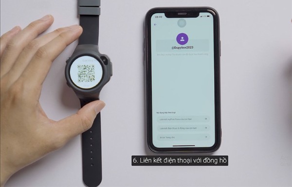 Quét mã QR hiển thị trên đồng hồ