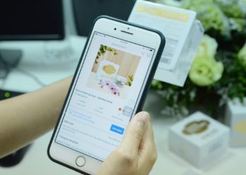 Chọn “Scan QR Code” để quét mã trên sản phẩm