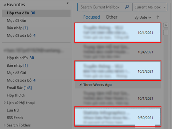 Giữ Ctrl và click vào từng email để chọn nhiều email không liền kề