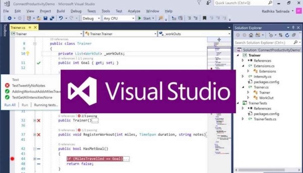 Phần mềm đầu tiên là phiên bản Visual C++ 1.0 xuất hiện năm 1992 với