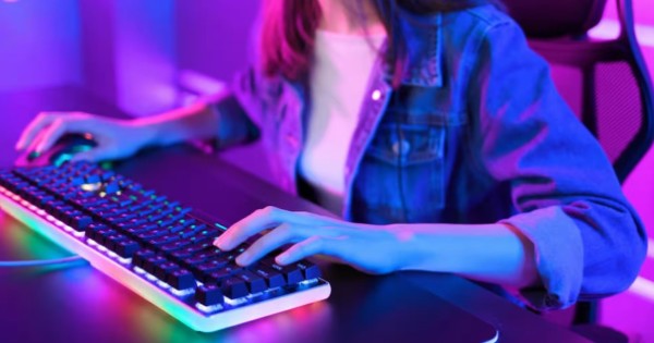 Hiệu suất bàn phím không dây có thể bị ảnh hưởng bởi thời lượng pin