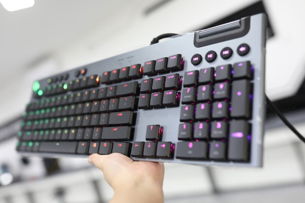 Logitech là thương hiệu phụ kiện được thành lập từ năm 1981 của Thụy Sĩ