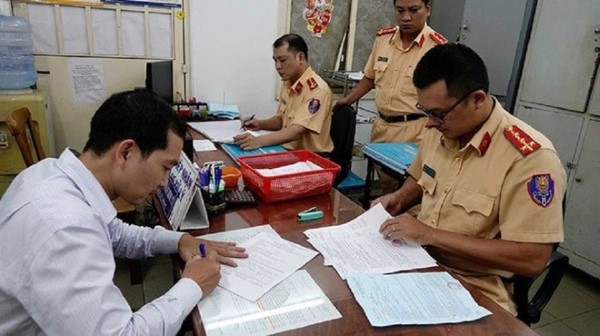 Người dân cần đến trực tiếp cơ quan công an xử lý vi phạm để nhận lại giấy tờ 