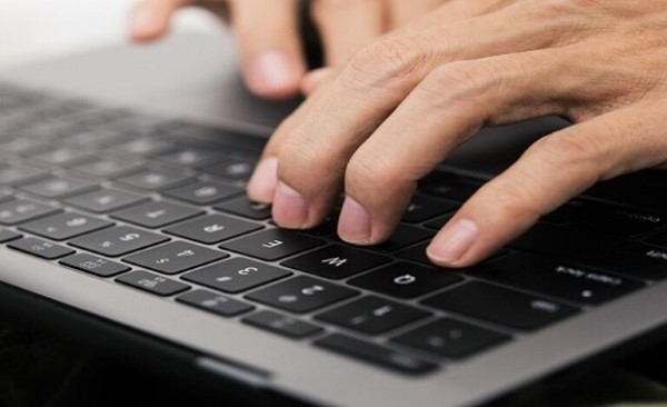 Một số dòng laptop tích hợp chức năng NumLock vào tổ hợp phím phụ cùng phím Fn