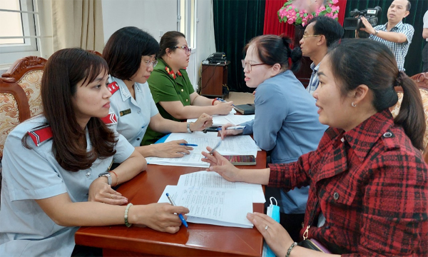 Người dân đến cơ quan BHXH gần nhất và yêu cầu cấp lại thông tin tài khoản VssID