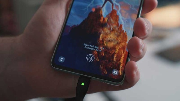 Không để pin điện thoại quá nóng khi sạc và tránh sạc ở tình trạng cạn kiệt