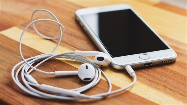 Một số dòng iPhone còn giữ cổng tai nghe 3.5mm
