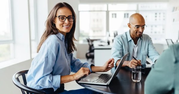 Máy tính xách tay là một trong những thiết bị số quen thuộc và phổ biến