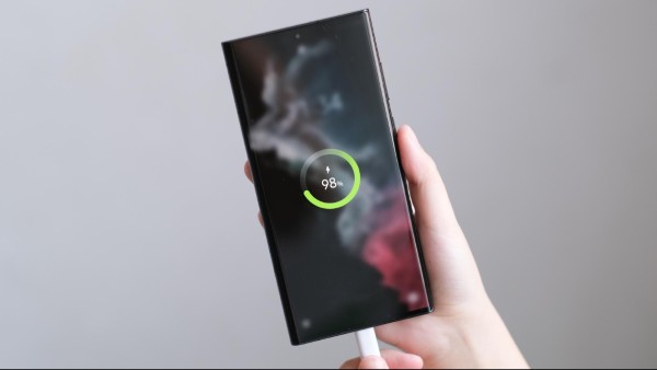 Dùng sạc 5V 2A hỗ trợ sạc nhanh không gây hại cho điện thoại