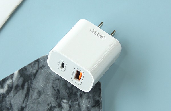 Củ sạc 9V 2A thuộc nhóm sạc nhanh