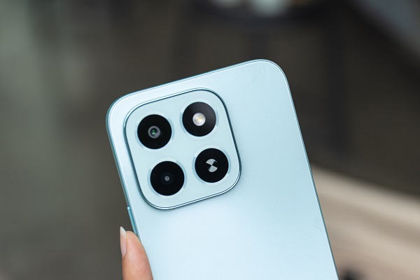 Camera chính 50MP được hỗ trợ bởi công nghệ AI Perfect Eraser