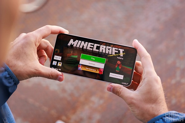 Galaxy S24 FE sở hữu sức mạnh hiệu năng mạnh mẽ, vượt trội hơn so với Reno14