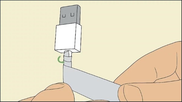 Dùng băng dính điện để dán cáp bị sờn hoặc nứt nhẹ