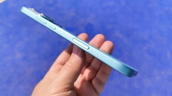 Nút camera AI chuyên dụng được tích hợp bên cạnh phải của HONOR 400 Lite