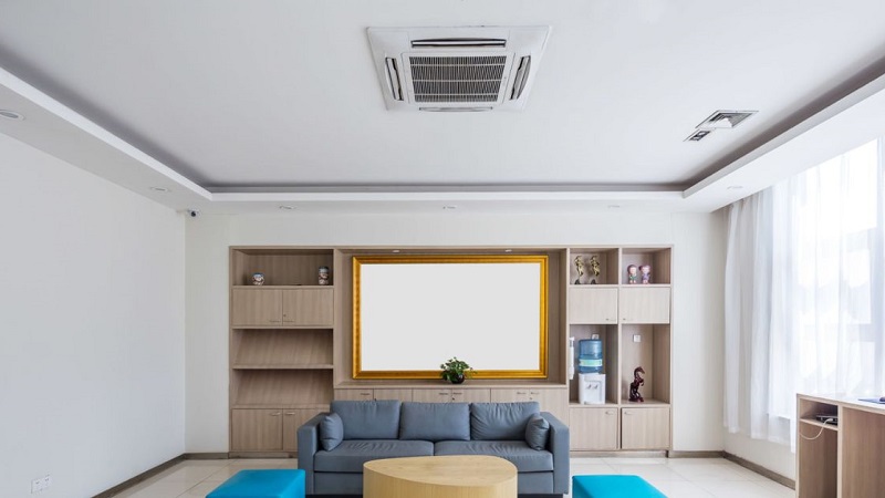 Điều hòa âm trần được lắp đặt chìm trong trần nhà