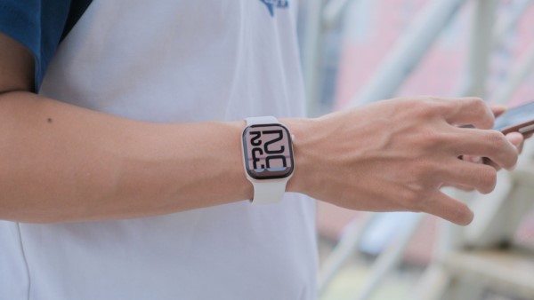 Apple Watch Series 10 Viền Titan Cellular 46mm Dây Cao Su S/M