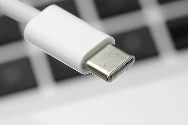 Không nên sử dụng sạc iPhone cho MacBook