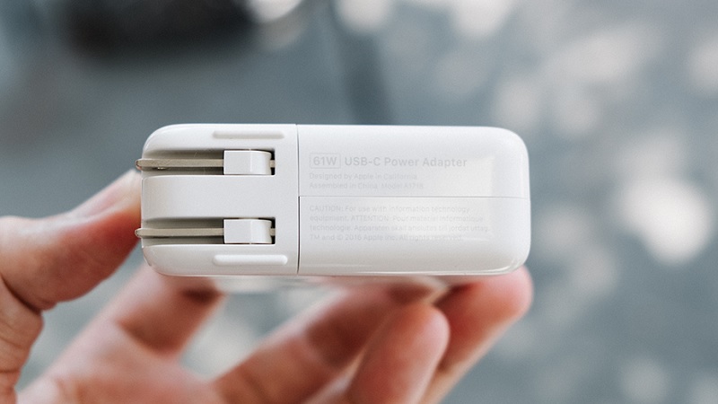 Dùng sạc MacBook cho iPhone 16 được không