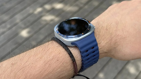 Các tính năng AI và hỗ trợ sức khỏe đã được tích hợp sâu vào hệ điều hành