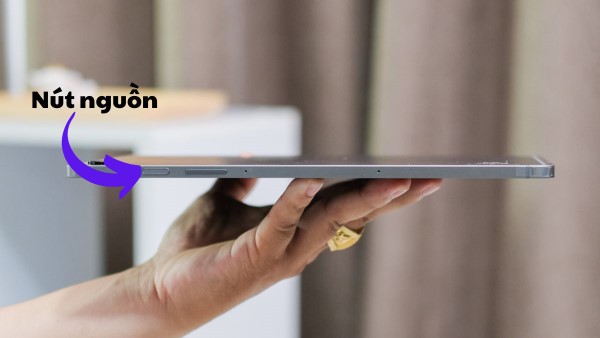 Nhấn nút nguồn khoảng 2-3 giây