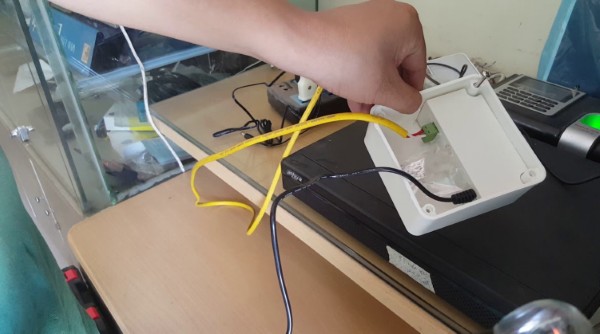 Kiểm tra kỹ vị trí cắm và tình trạng dây nguồn camera