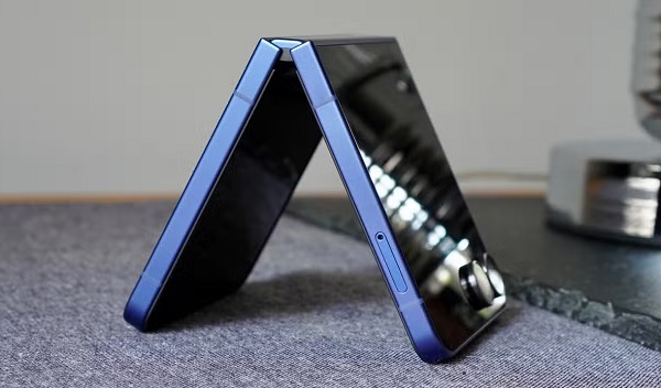 Galaxy Z Flip7 có hệ thống bản lề cứng cáp