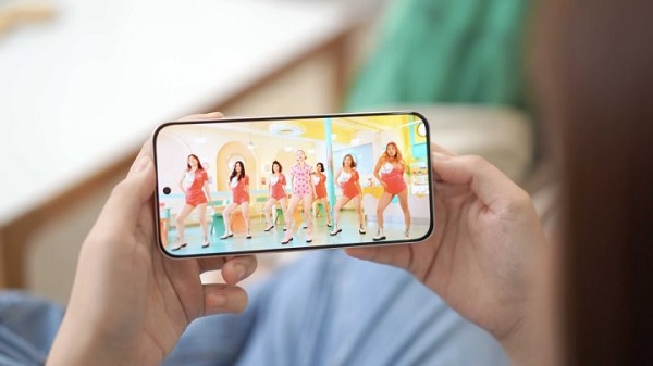 HONOR 400 5G được nhà sản xuất trang bị màn hình AMOLED rộng 6.55 inch