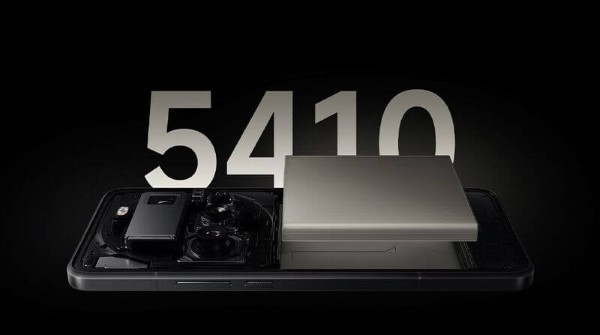  Xiaomi 15 Ultra có dung lượng pin 5.410 mAh và khả năng sạc không dây lên đến 80W
