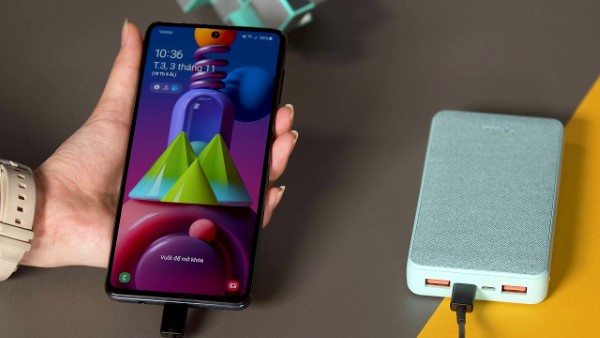 Không nên cắm nhiều thiết bị sạc cùng lúc