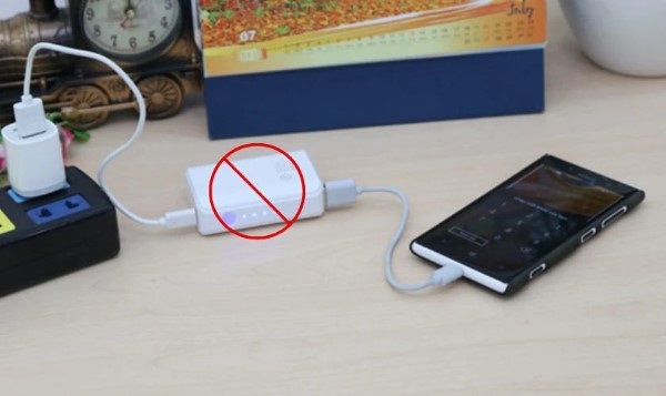 Không nên lạm dụng tính năng sạc vào – sạc ra cùng lúc