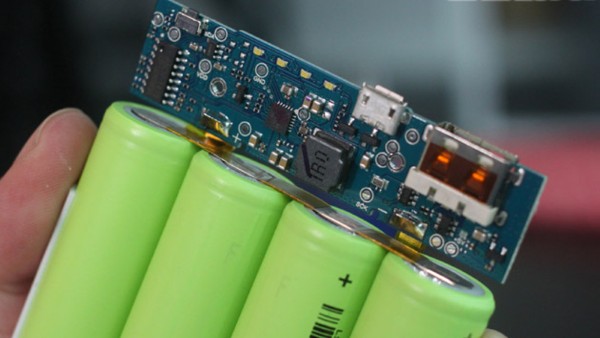 Kiểm tra board mạch bên trong có bị hư hỏng không